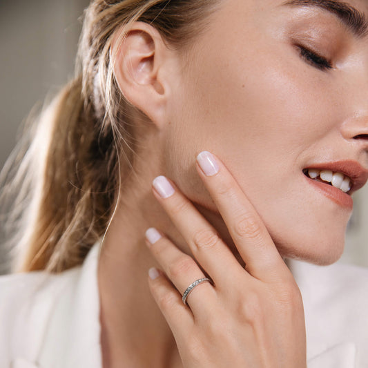 Evlyn - Alliance ciselée or blanc #2