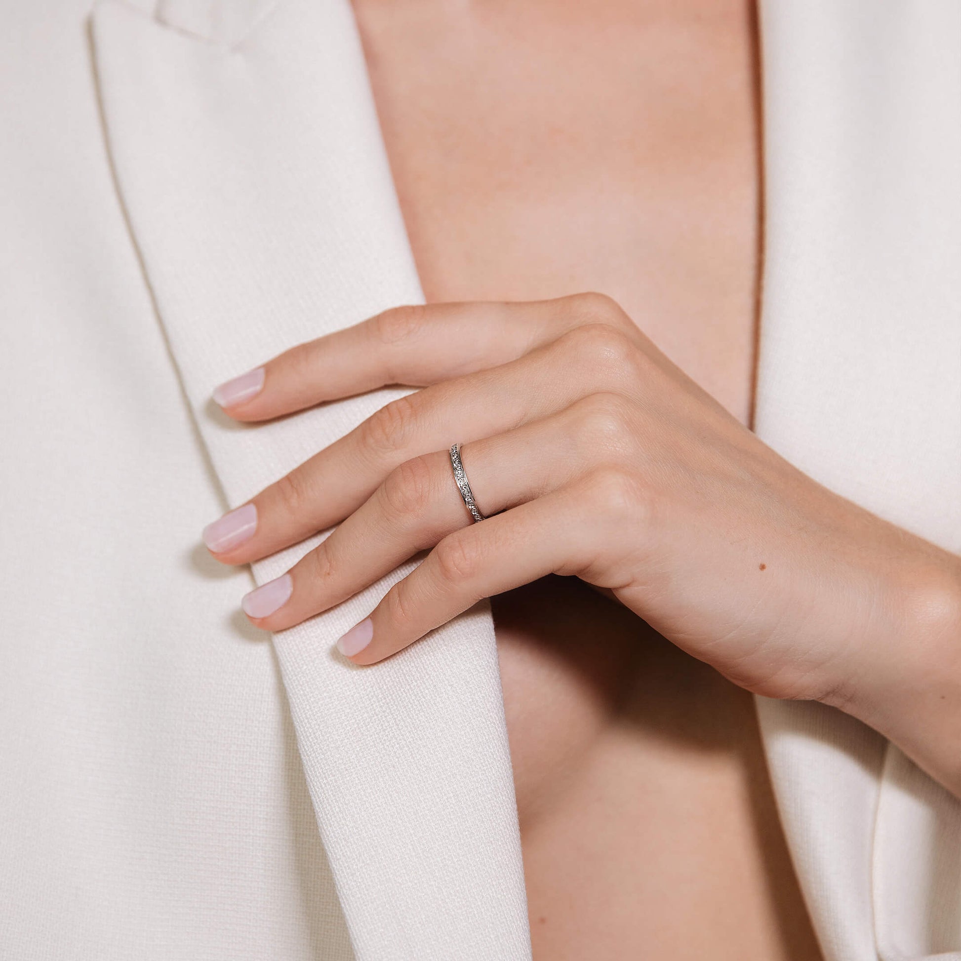 Alliance ciselée or blanc Evlyn 3