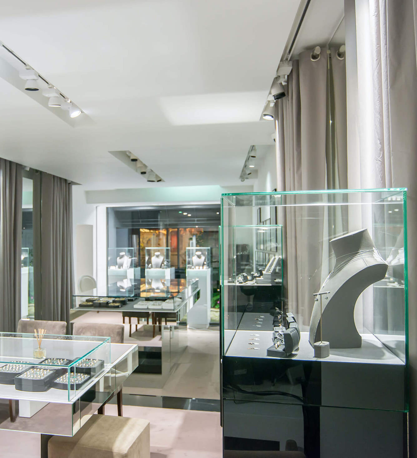 Intérieur bijouterie Paris Madeleine Zeina 5