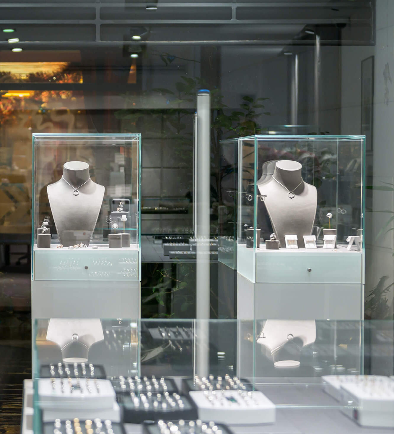 Intérieur bijouterie Paris Madeleine Zeina 6