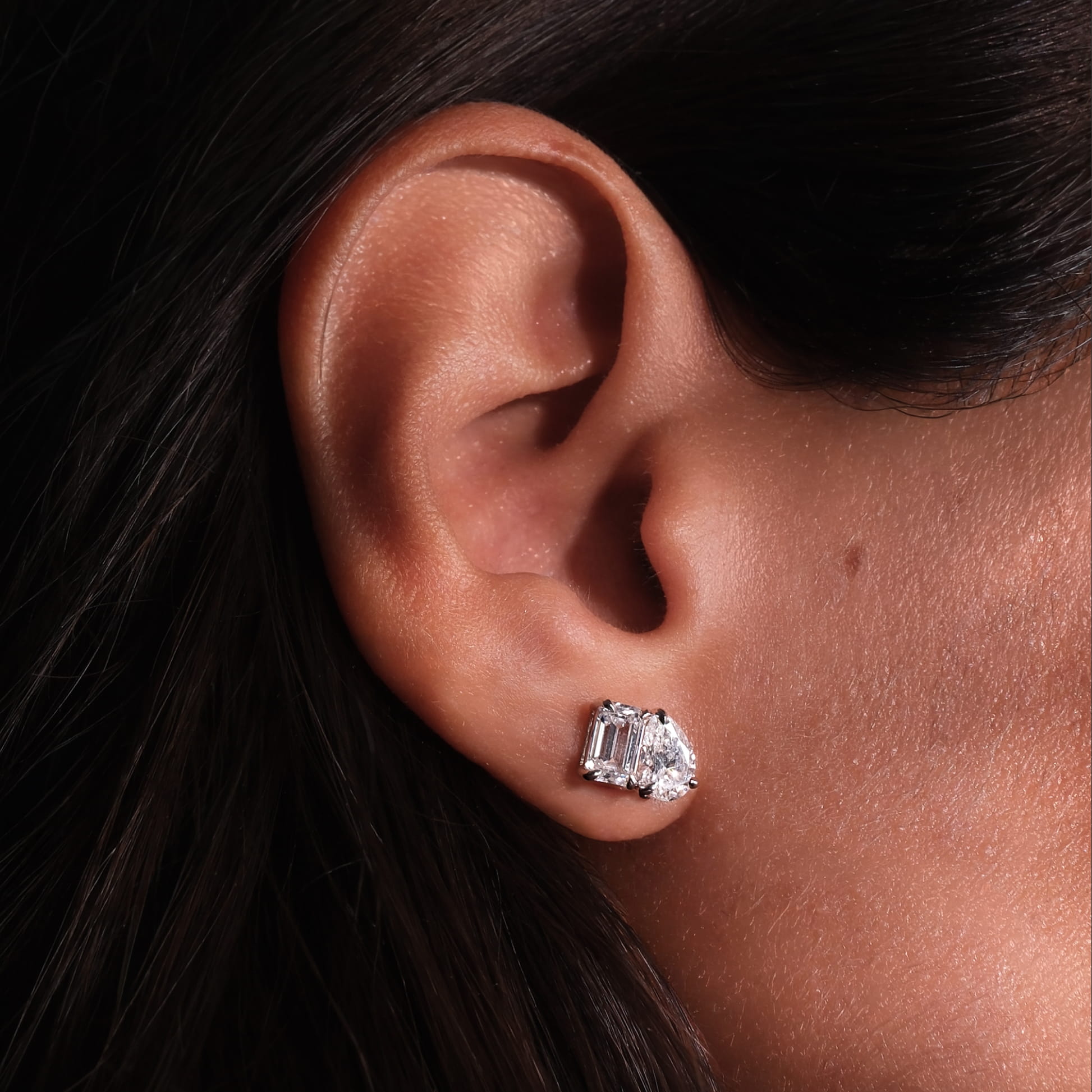 Puces d'oreilles "Toi & Moi" en or jaune et diamants de synthèse Shiri Lab 5