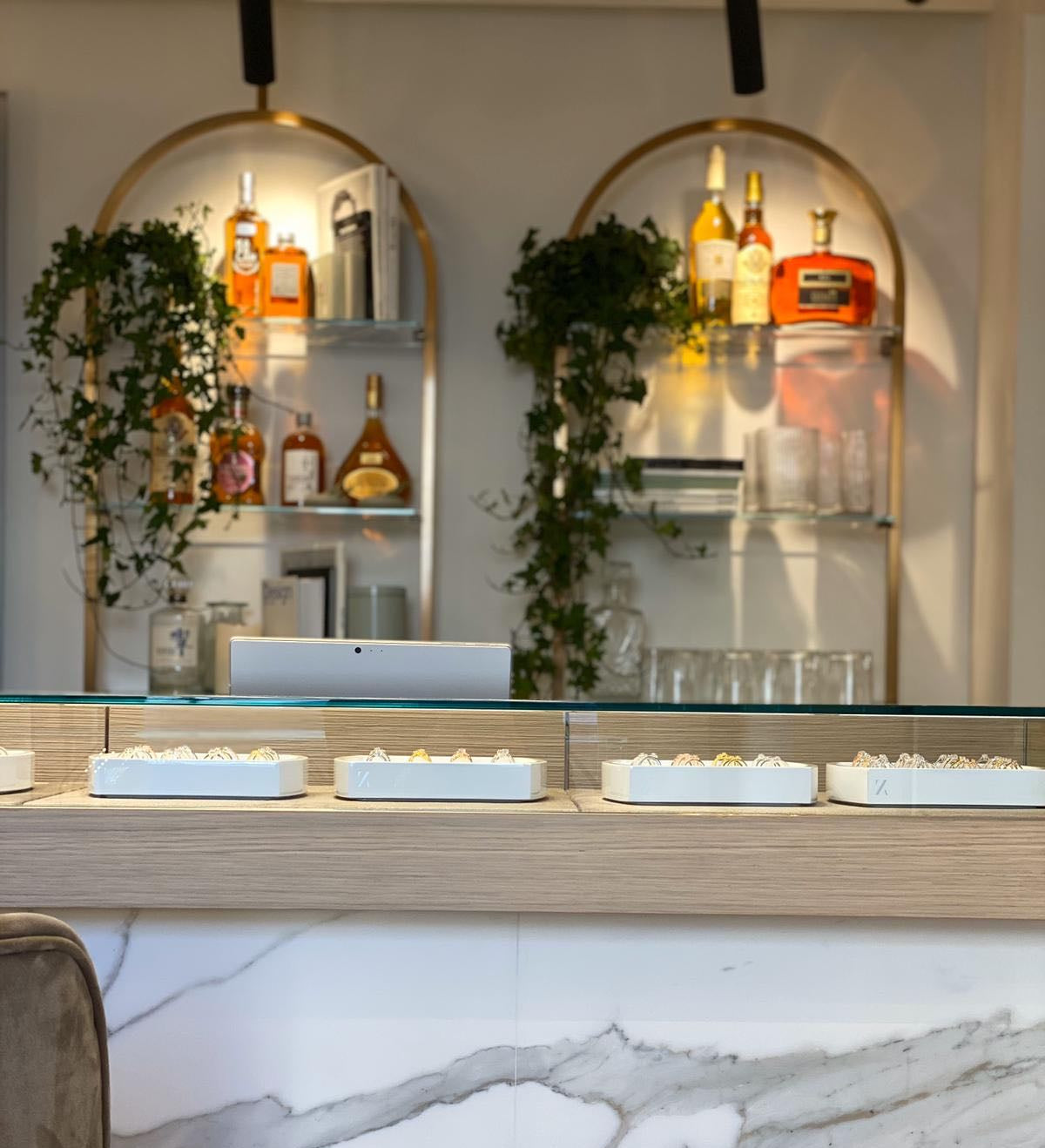 Intérieur bijouterie Rennes Zeina 1