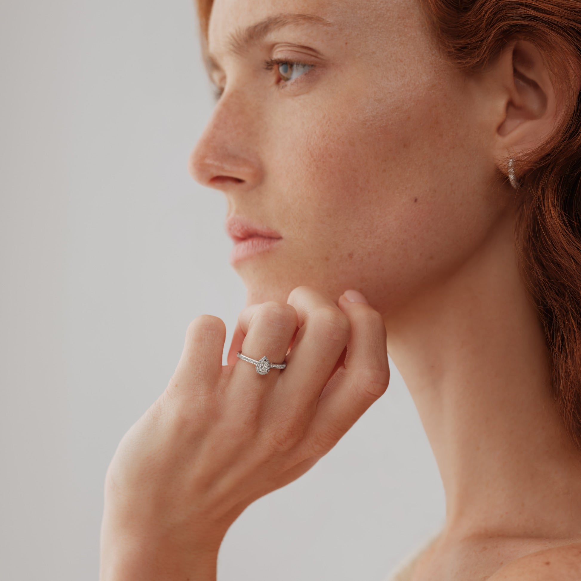 Bague de fiançailles or jaune diamant poire Paloma 5