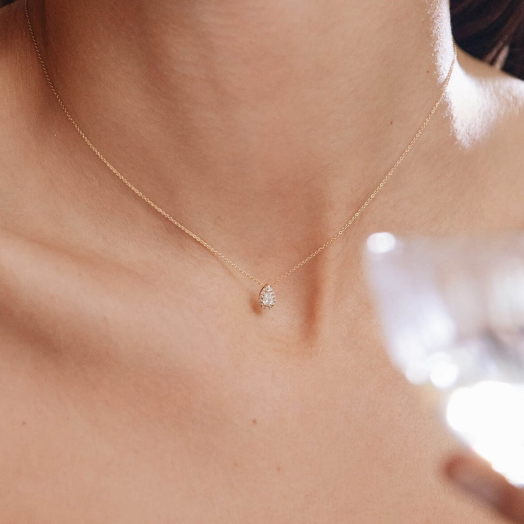 Collier or jaune diamant poire avec halo Billie 6