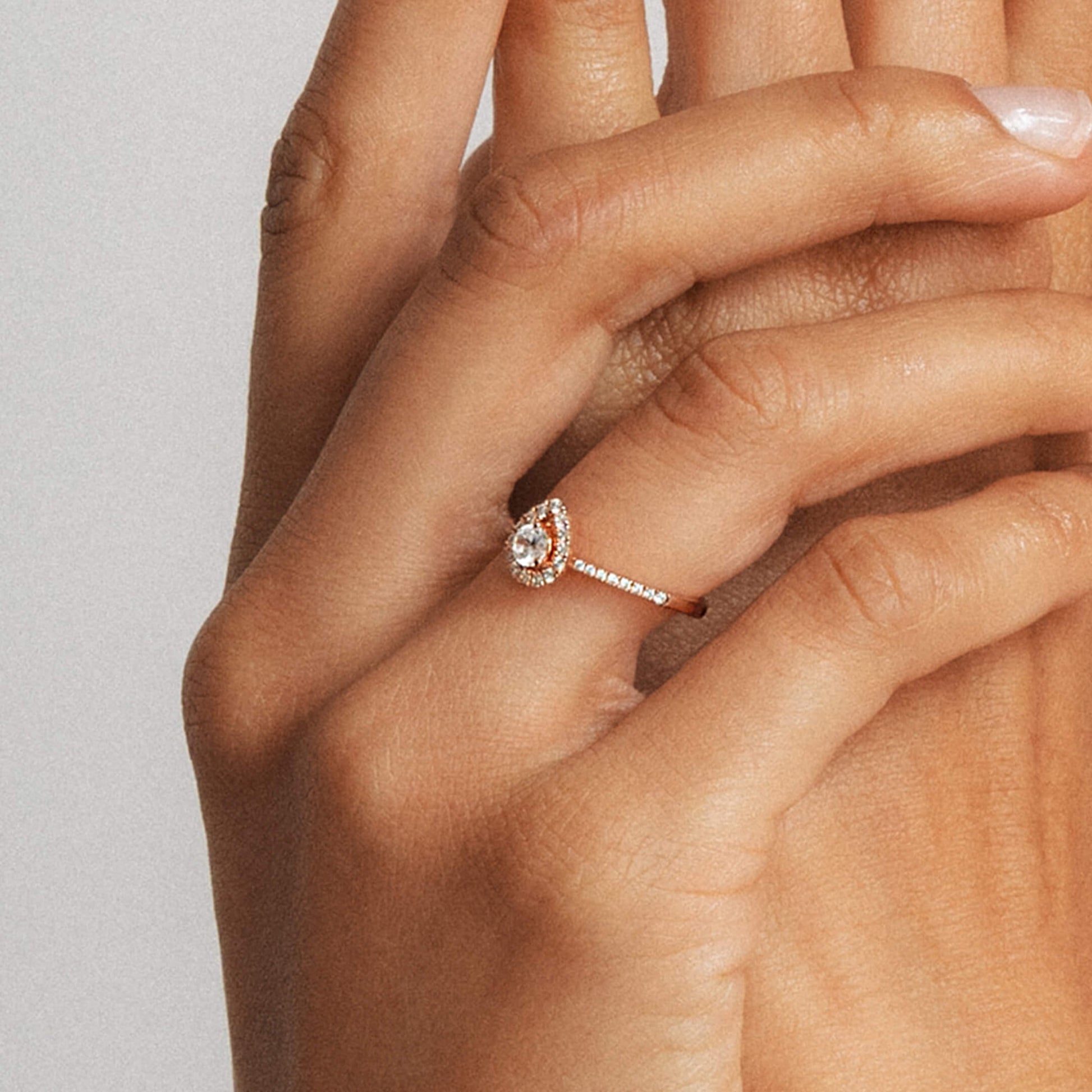 Bague de fiançailles halo poire en or rose Brooklyn 8