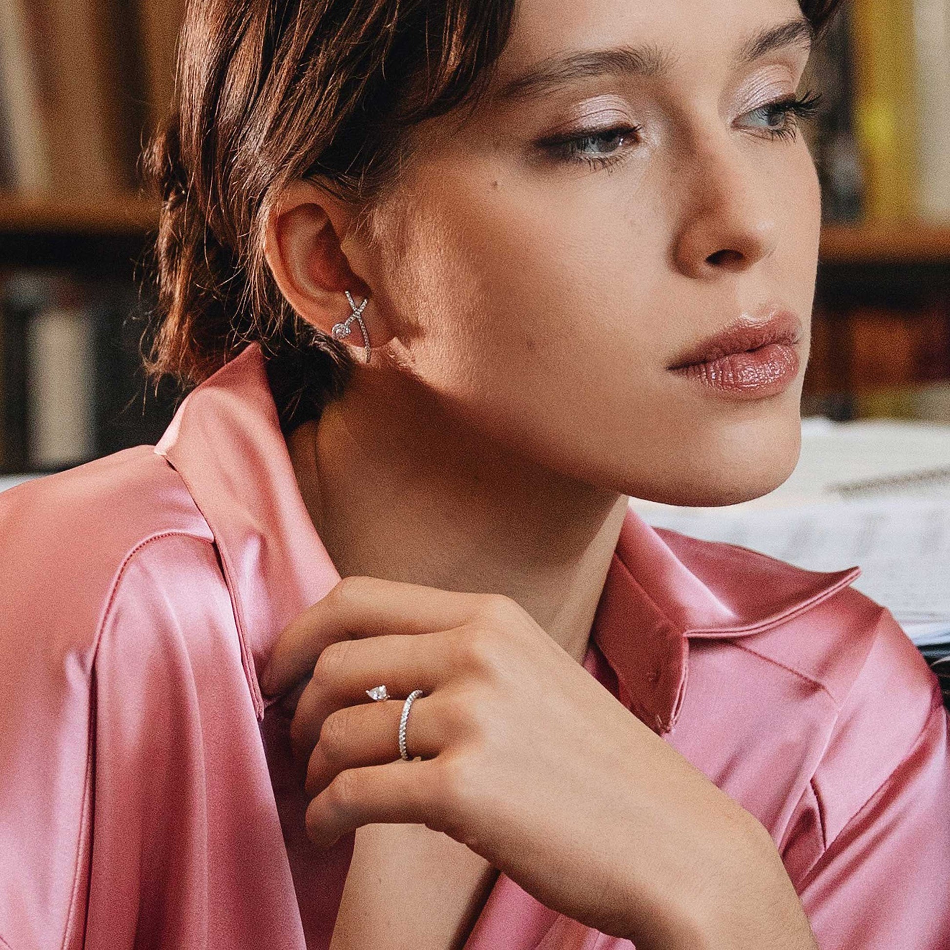 Boucles d'oreilles or rose diamant poire avec halo et tiges croisées Cécile 5