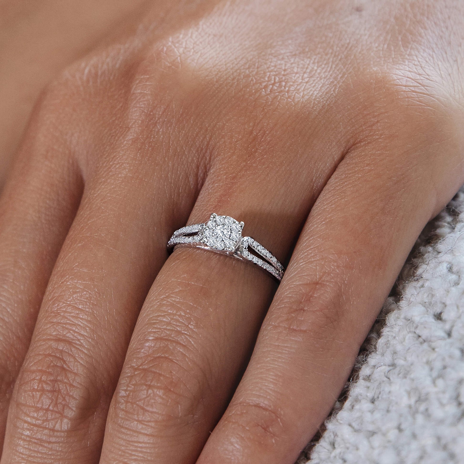 Bague de fiançailles or jaune diamant Charmene 6