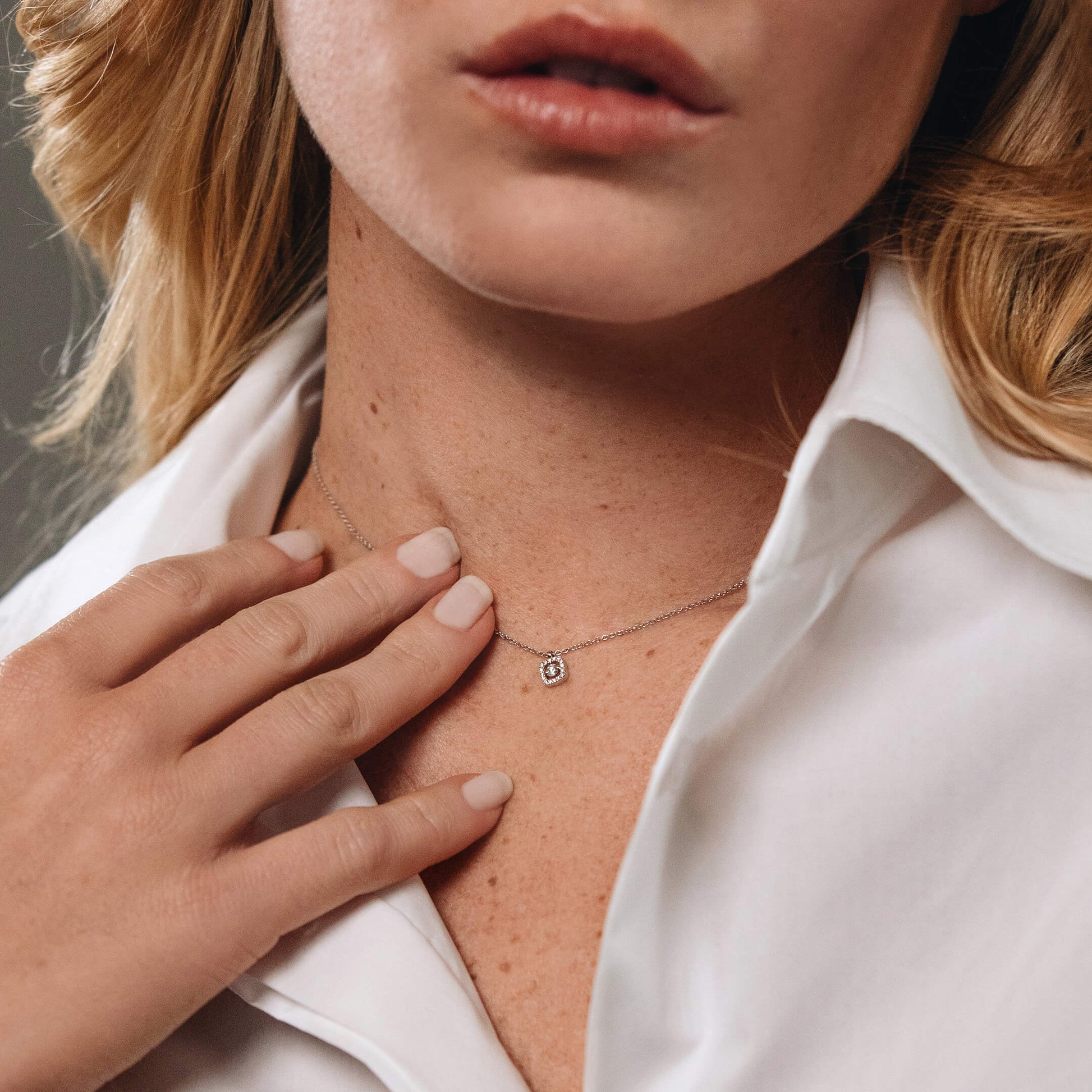 Collier or blanc diamant carré avec halo  Chelsea 7