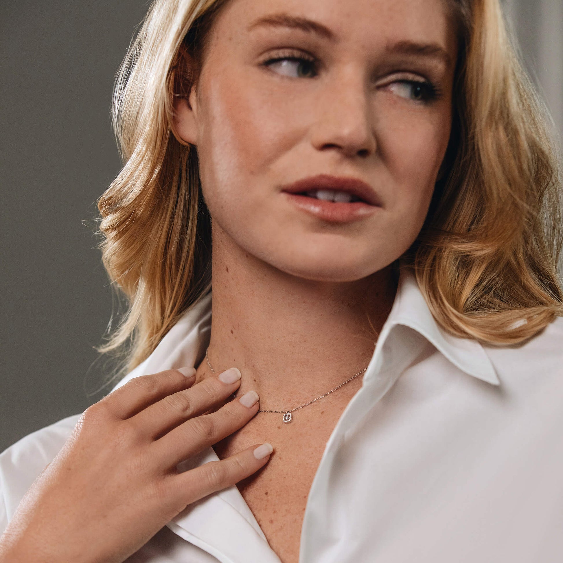 Collier or blanc diamant carré avec halo  Chelsea 6