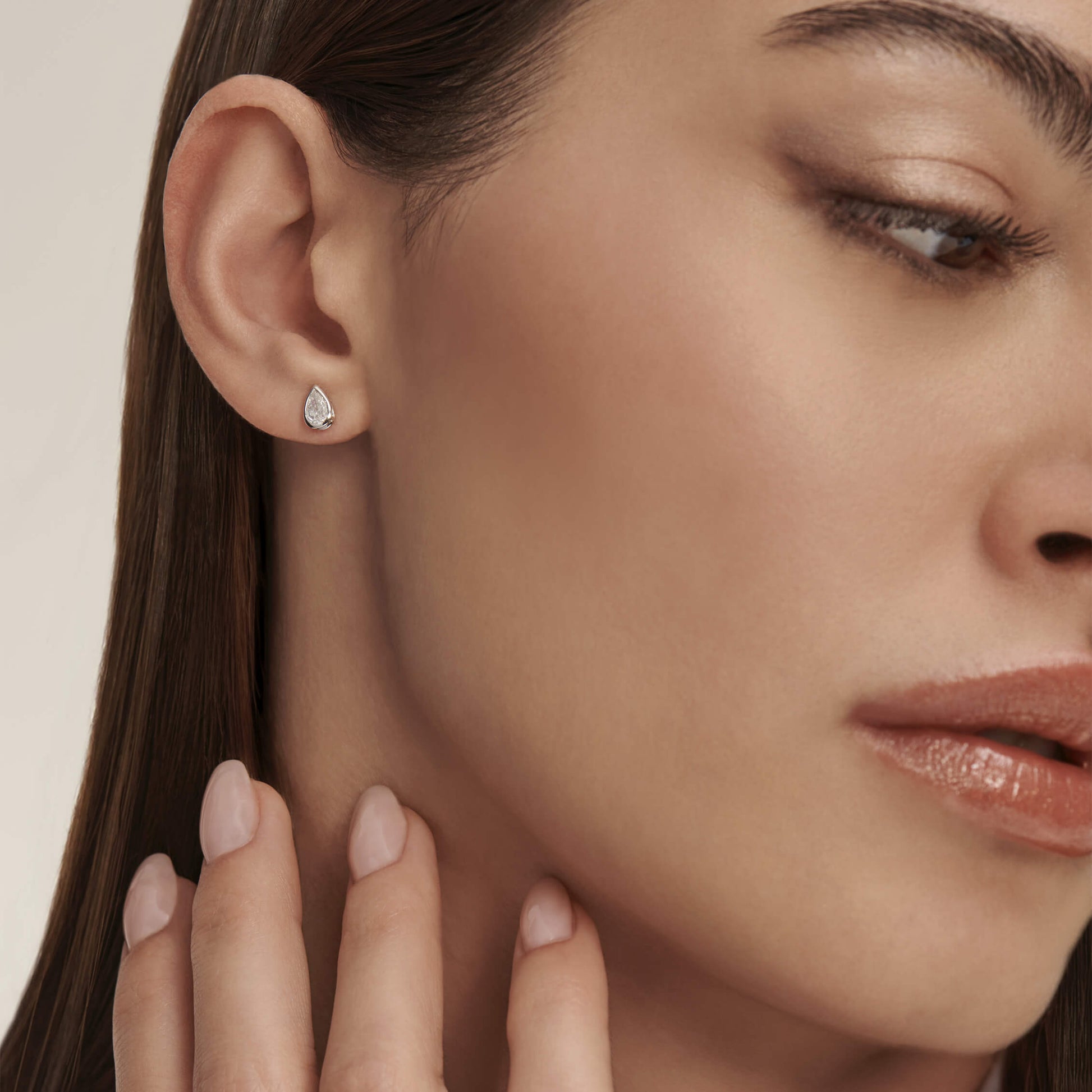 Puces d'oreilles diamant poire or jaune Goutte M 6