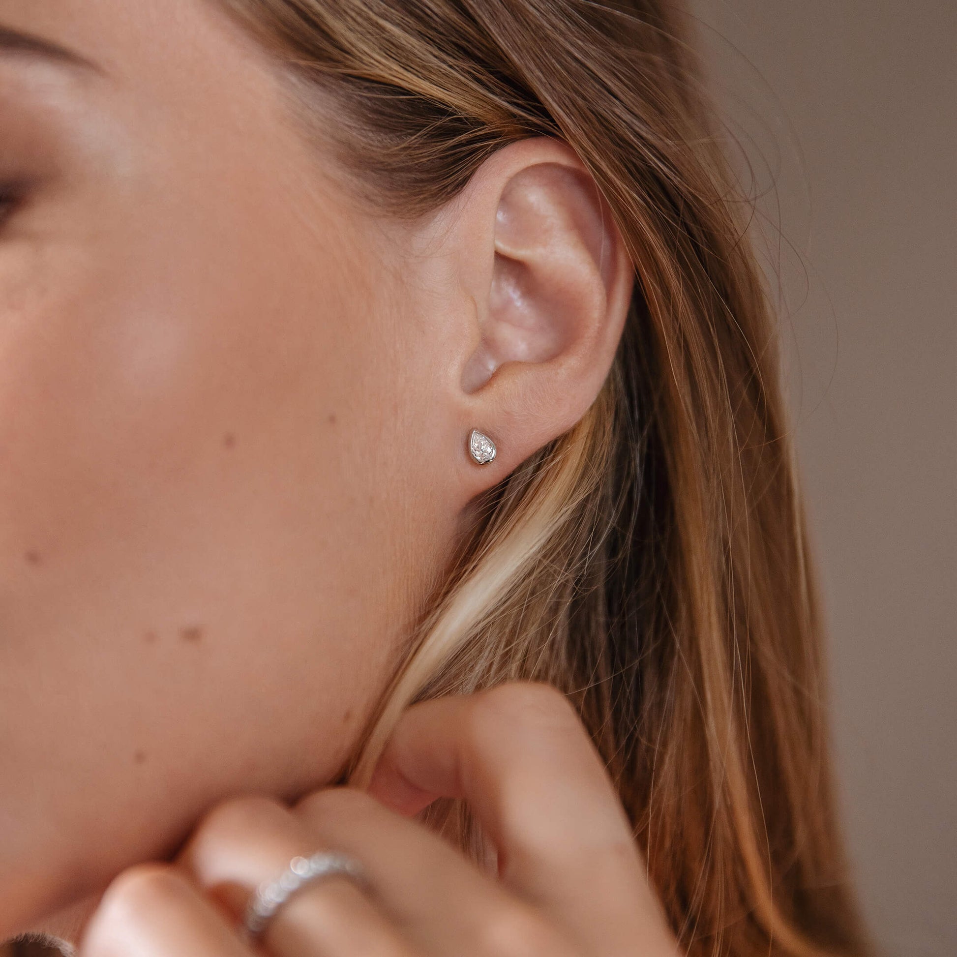 Puces d'oreilles diamant poire or blanc Goutte M 5