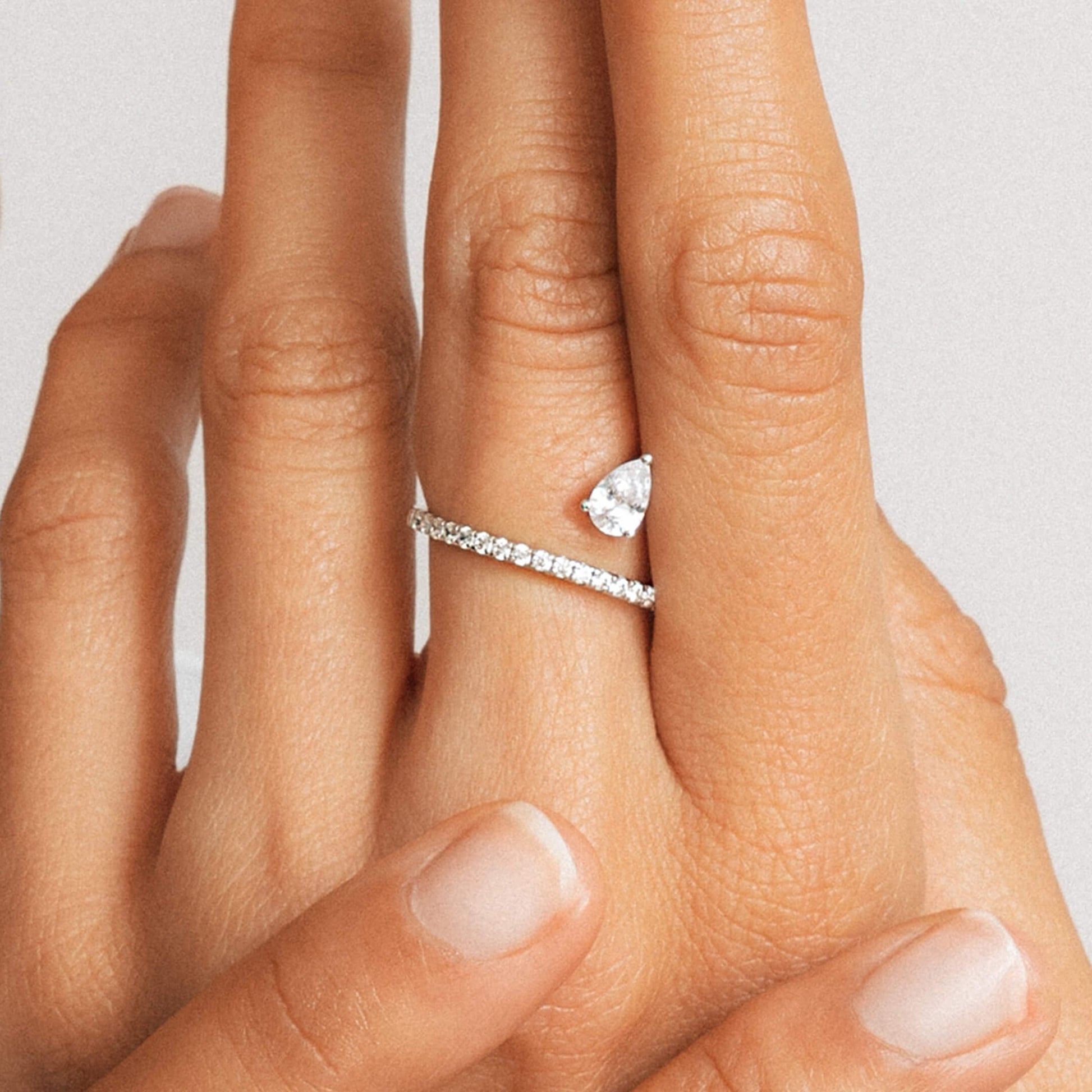 Solitaire suspendu platine diamant poire Katia 8