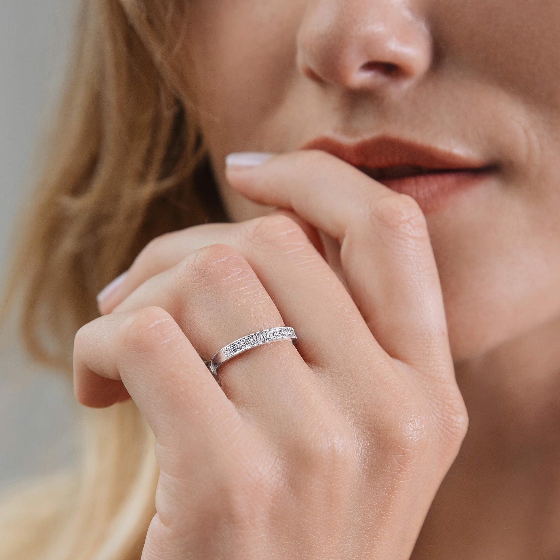 Alliance demi tour or rose diamant pavé Misa 4