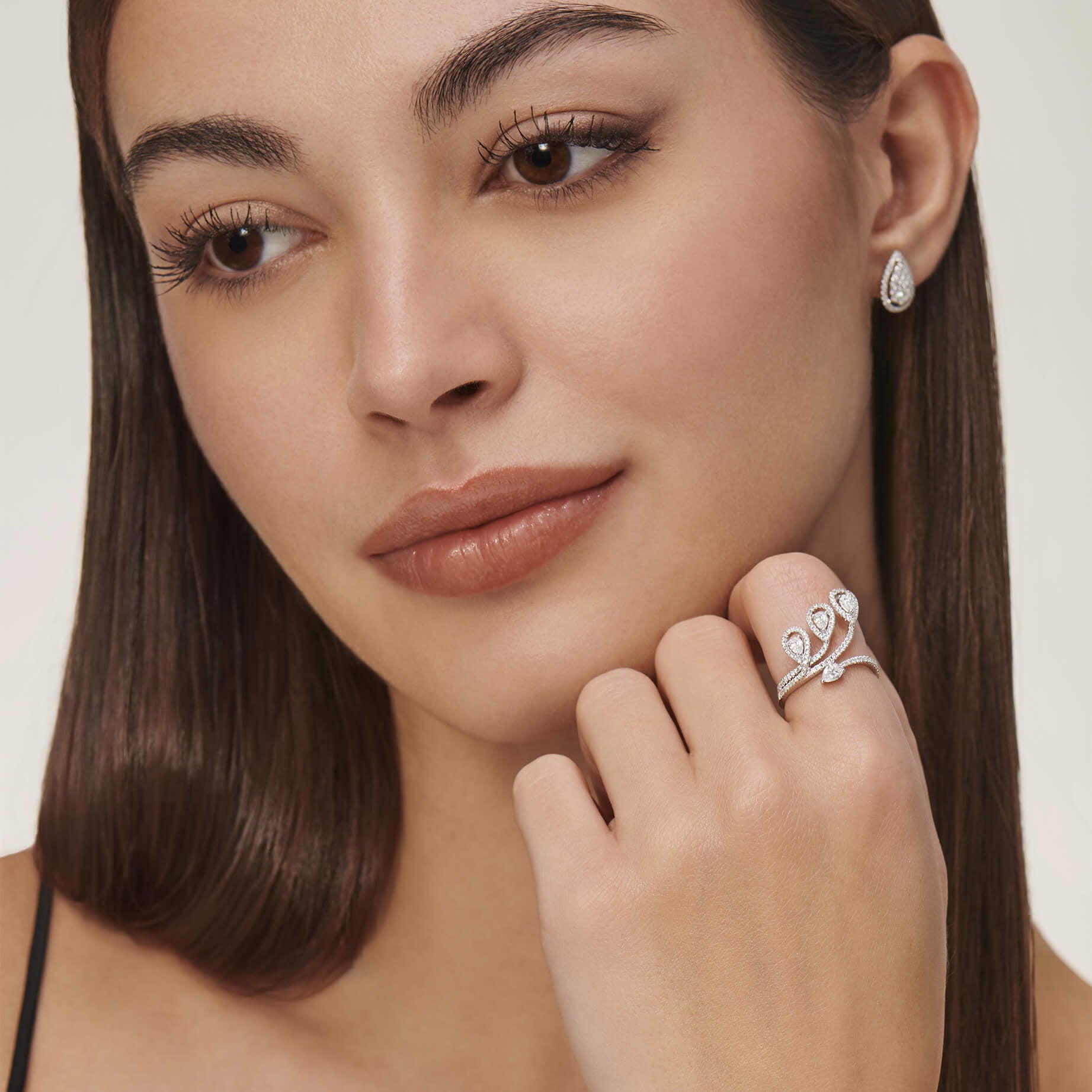 Puces d'oreilles poires diamant halo or blanc Myla 5