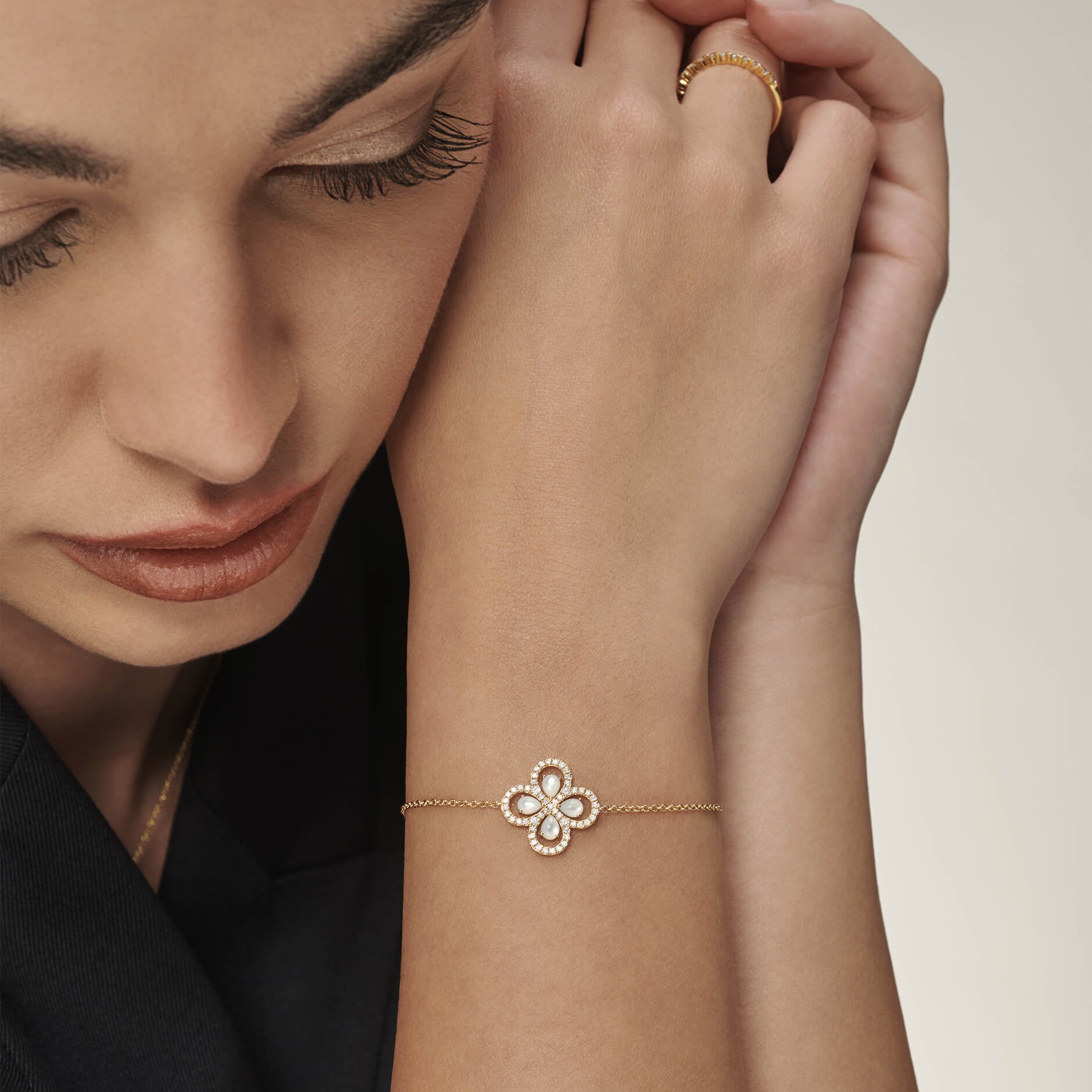 Bracelet trèfle diamants et nacre Nolan en or blanc Zeina