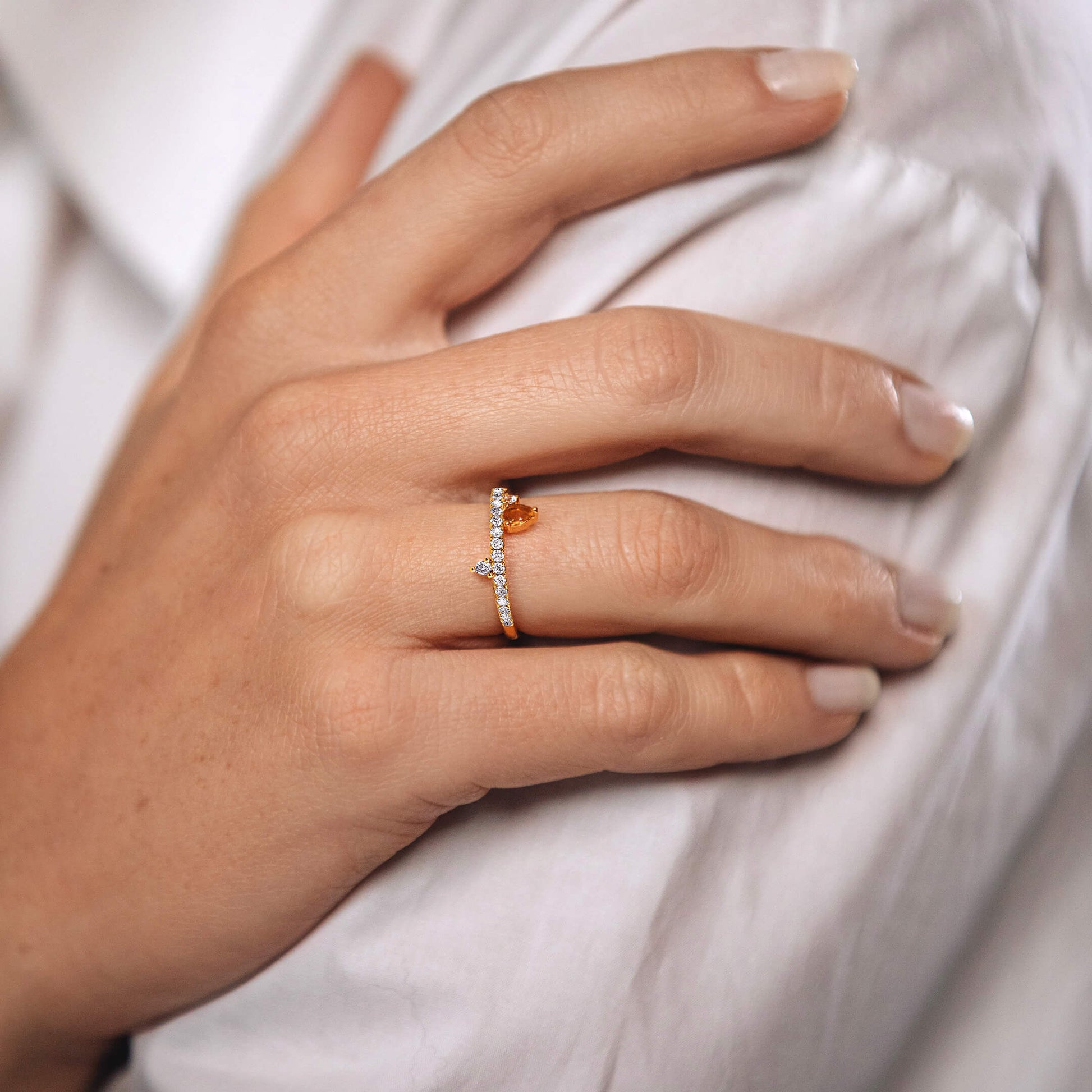 Bague de naissance or rose diamant et poire citrine Novembre 5