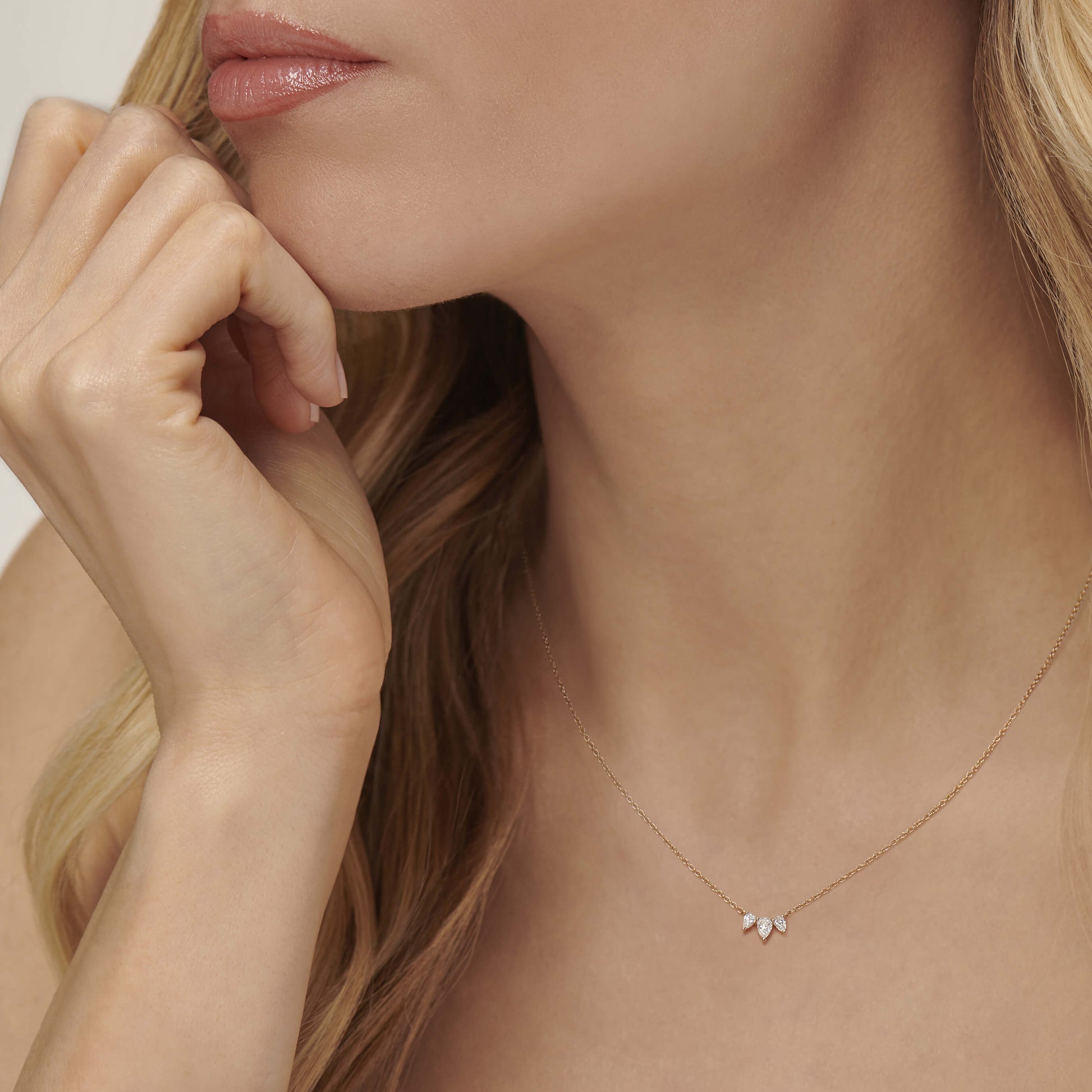 Collier trilogie diamant poire or blanc  Shirli 4